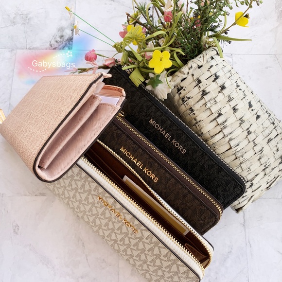 Gaby’sBags👜💕-NWT Michael Kors Wallet - Picture 5 of 8